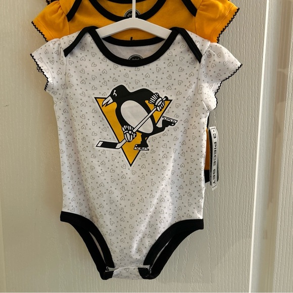 Pittsburgh Penguins Bodysuit three-piece set size 18 months NHL NWT - Picture 3 of 8